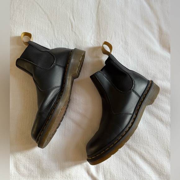 Doc Marten Vegan Leather Chelsea Boots - 9 - Picture 4 of 7